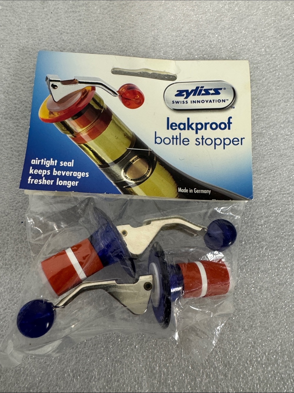 Zylizz Leakproof Bottle Stopper - Red and Blue